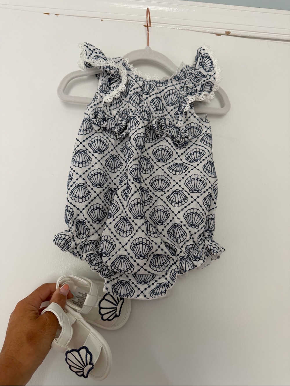 Rachel Zoe White Romper with Navy Shell Print baby girl size 6-9m